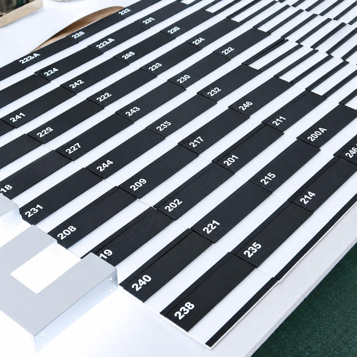 LC-DWS04 · Braille & ADA Compliant Room Signs